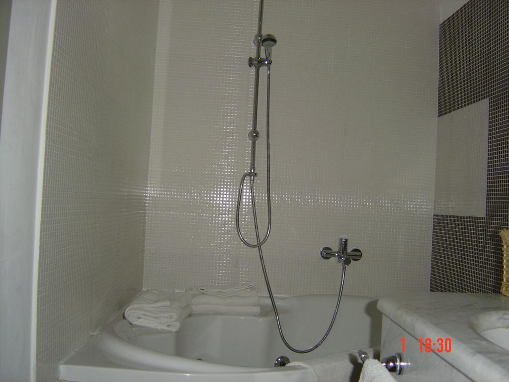 Bcomfort Hotel Cagliari Room photo